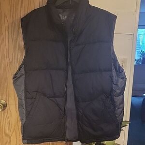 GAP Men's Puffer Vest